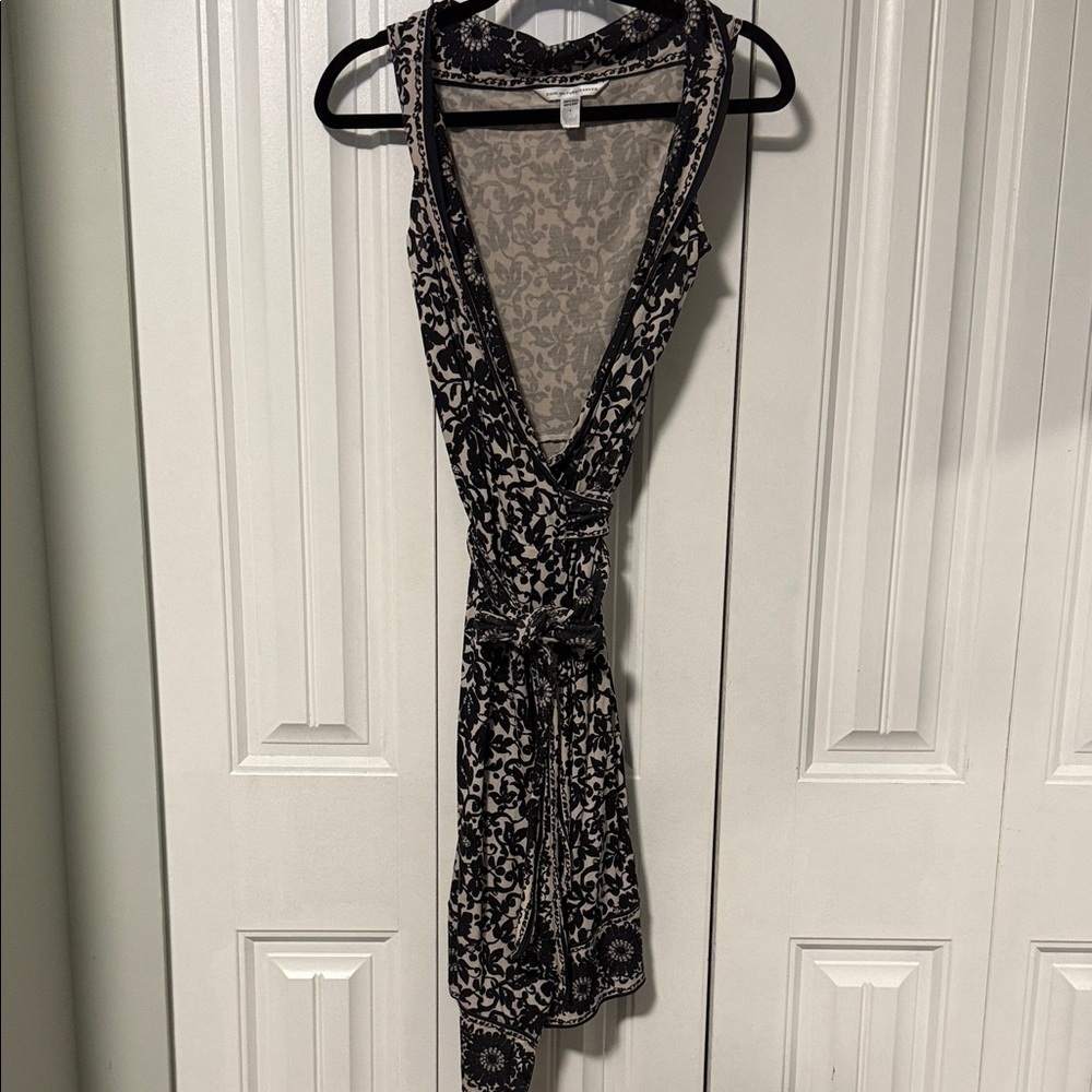 Diane Von Furstenberg Black and Cream Silk Floral Damask Wrap Dress - US4